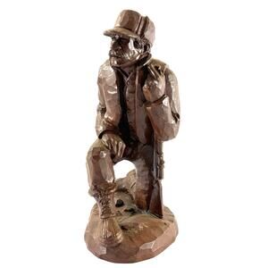Red Mill Mfg. Hunter with Rifle Sculpture Signed R. Wetherbee (1991) Made In USA